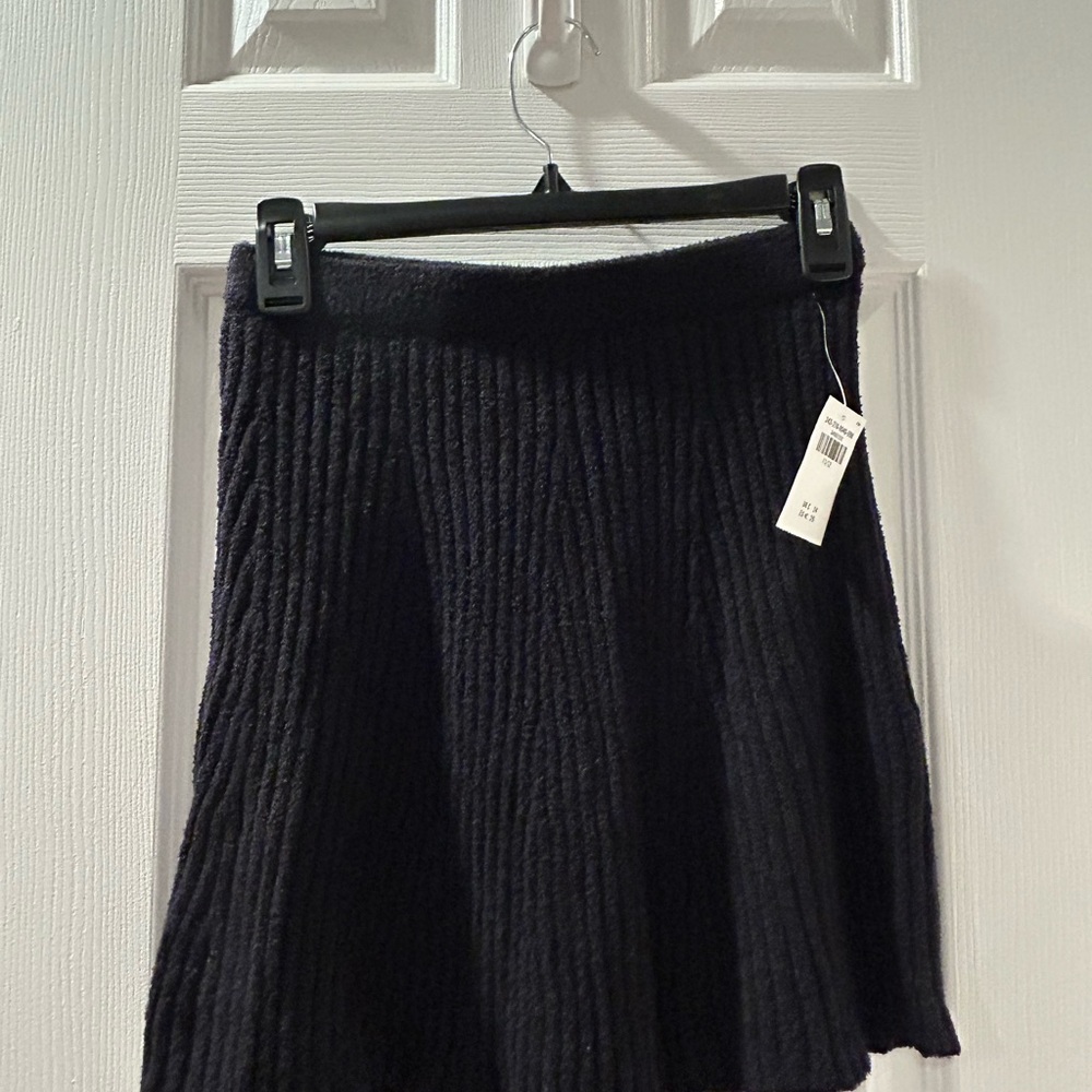 Abercrombie Kids  Black Ribbed Knit Skirt